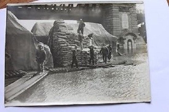 Fotografia d'epoca Alluvione del 1910 a Parigi - deposito farina …