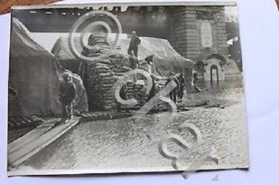 Fotografia d'epoca Alluvione del 1910 a Parigi - deposito farina …