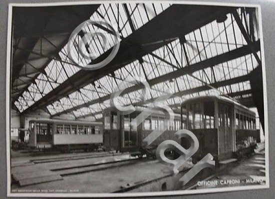 Fotografia d'epoca Officine Caproni Milano 1948 - Carrozze tramviarie deposito