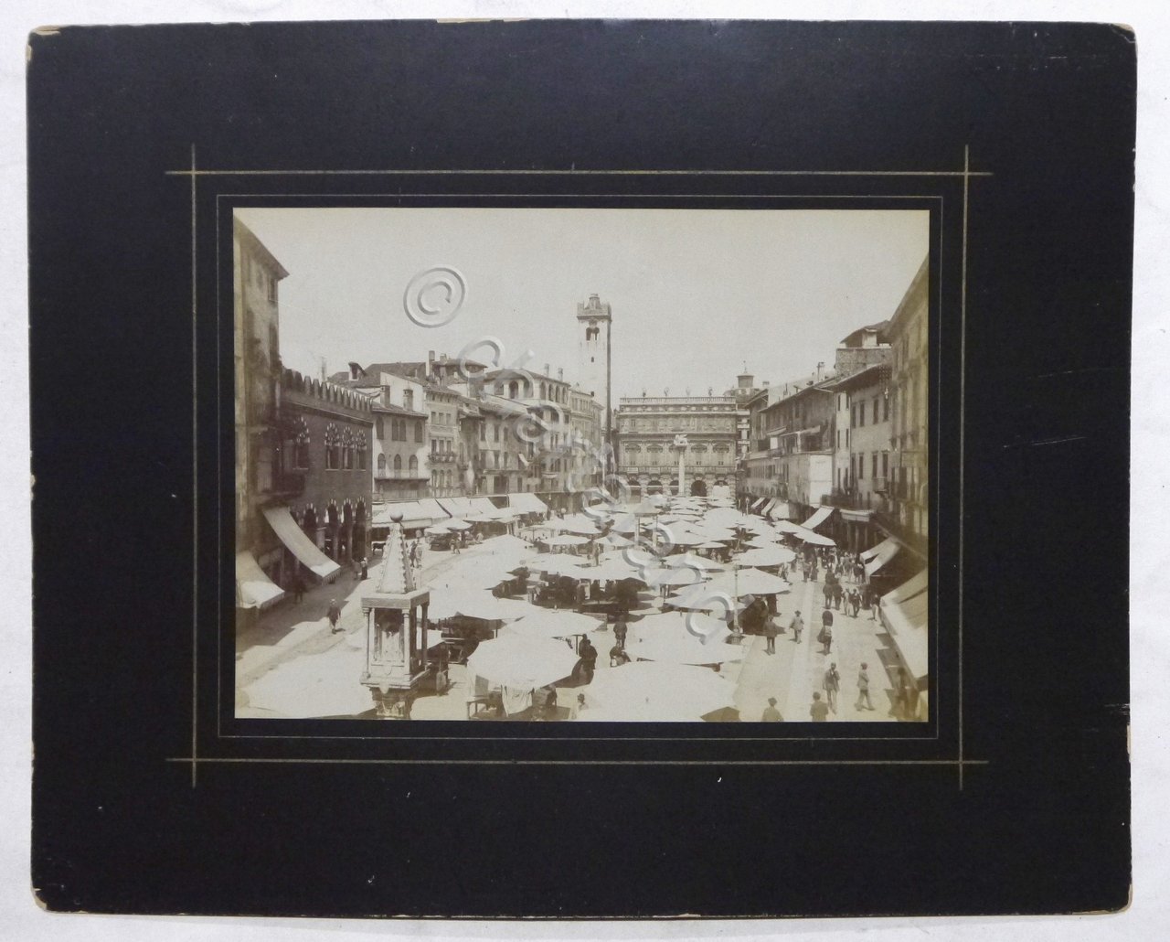 Fotografia epoca albumina Verona - Mercato a Piazza delle Erbe … | Immagine principale