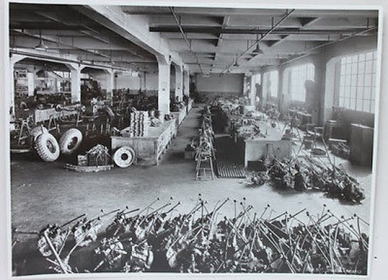 Fotografia epoca Officine Caproni Milano 1936 Dodge D15 assemblaggio autocarri