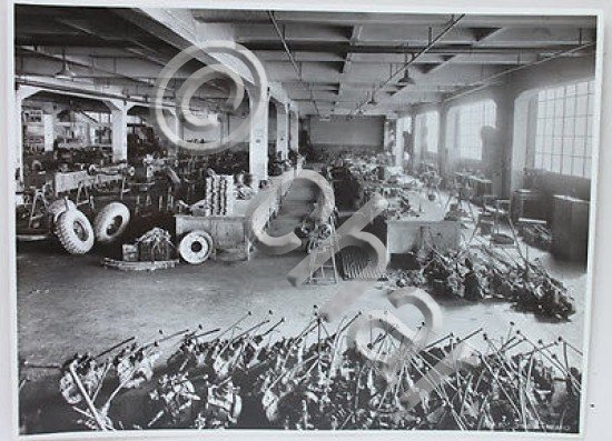 Fotografia epoca Officine Caproni Milano 1936 Dodge D15 assemblaggio autocarri
