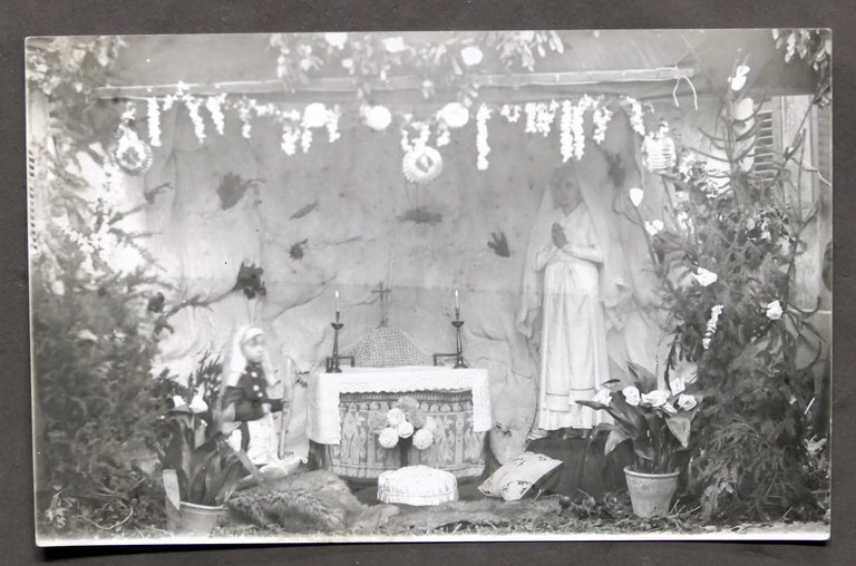 Fotografia ricordo bambina in veste da Bernardette (Lourdes) - Borgo … | Immagine Gallery 1