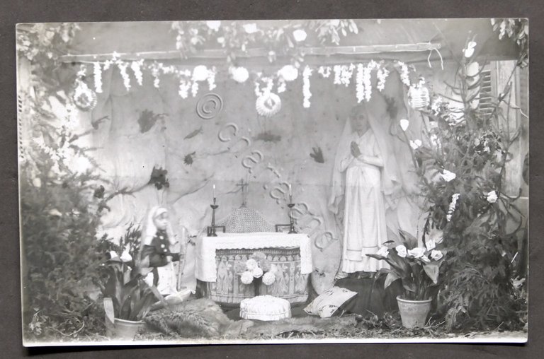 Fotografia ricordo bambina in veste da Bernardette (Lourdes) - Borgo … | Immagine Gallery 2