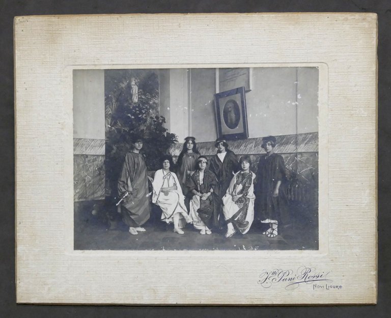 Fotografia ricordo recita presso Suore Pietrine - Liguria - anni … | Immagine Gallery 1