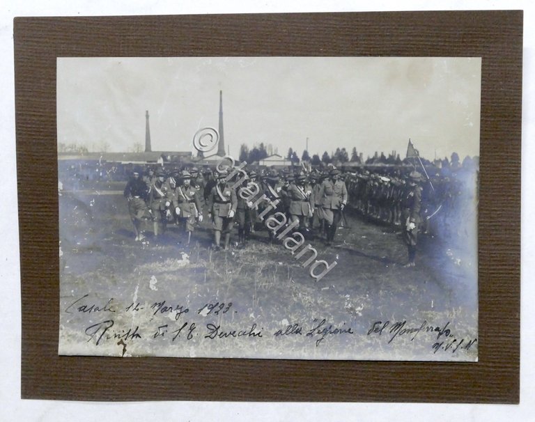 Fotografia Rivista di S.E. De Vecchi alla Legione del Monferrato …