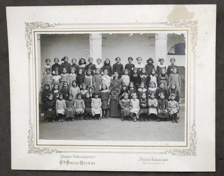 Fotografia Scuole Elementari Novi Ligure - anni '20