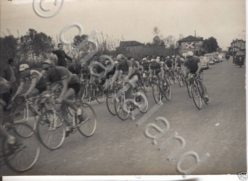 Lotto 10 foto ciclismo gare Milano anni '20 '30 '40
