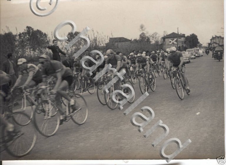Lotto 10 foto ciclismo gare Milano anni '20 '30 '40