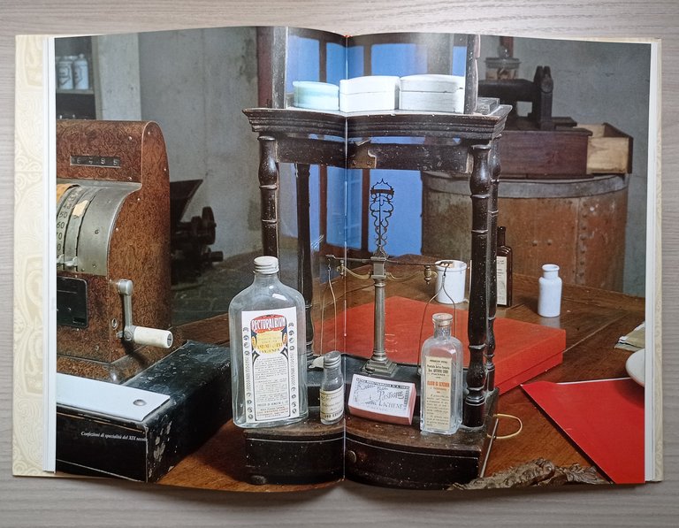 Medicina - A. Corvi - L'officina farmaceutica: due secoli di …