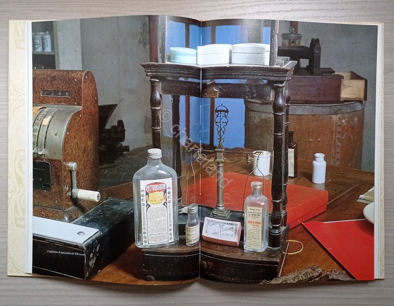 Medicina - A. Corvi - L'officina farmaceutica: due secoli di …