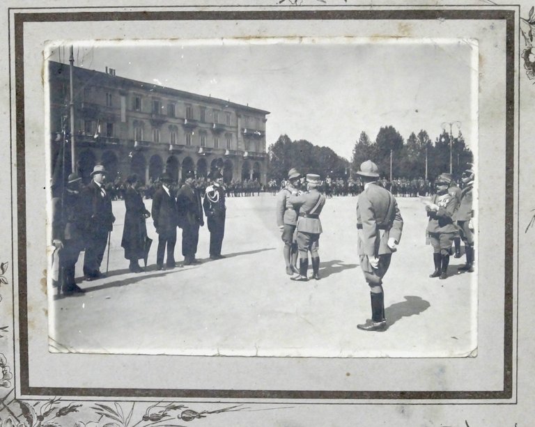 Militaria - Fotografia consegna medaglie Piazza Garibaldi - Alessandria anni …