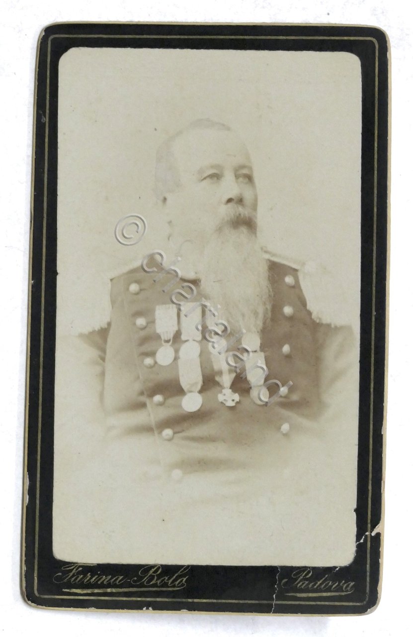 Militaria Fotografia Ufficiale italiano in alta uniforme con medaglie fine' …