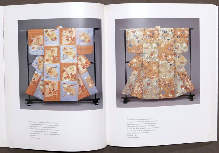 Teatro - Fleurs d'automne - Costumes et masques du theatre … | Immagine Gallery 5