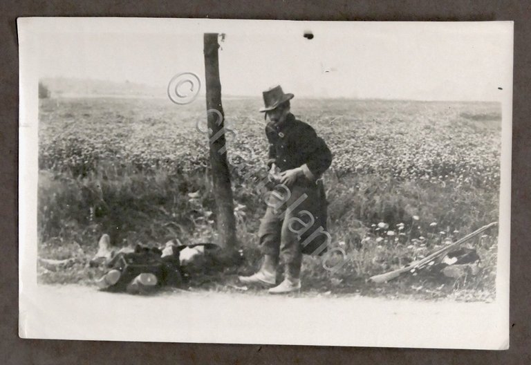 WWI - Fotografia soldato Belga soccorre un compagno ferito - … | Immagine Gallery 1