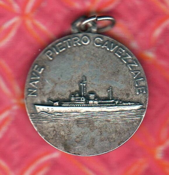 Lato (A)-Ancora con coccodrillo. Lato (B)- Profilo della nave e …