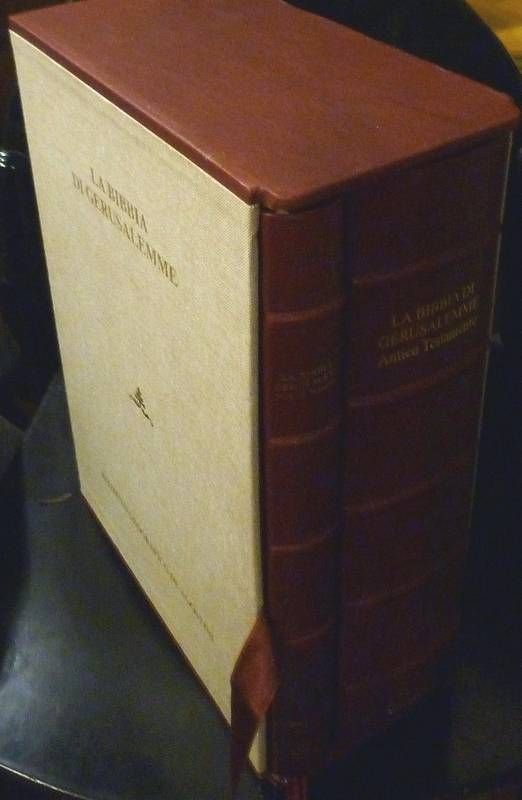 Edizione numerata in 2999 esemplari.