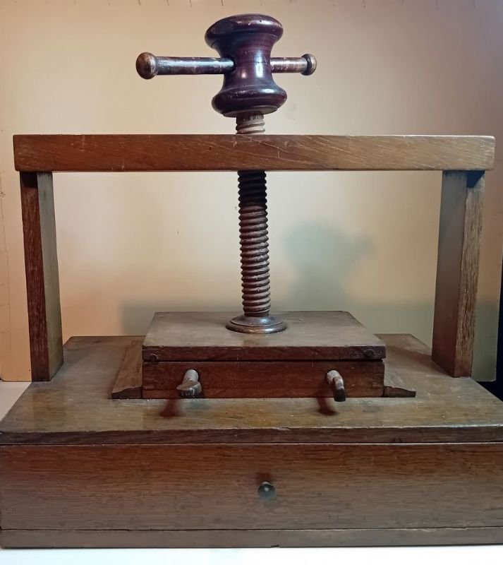 Strumento tipografico da banco per piccole stampe. | Immagine principale