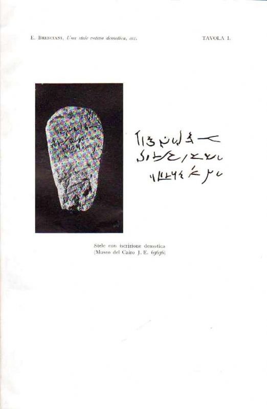 Una stele votiva demotica del Museo del Cairo.