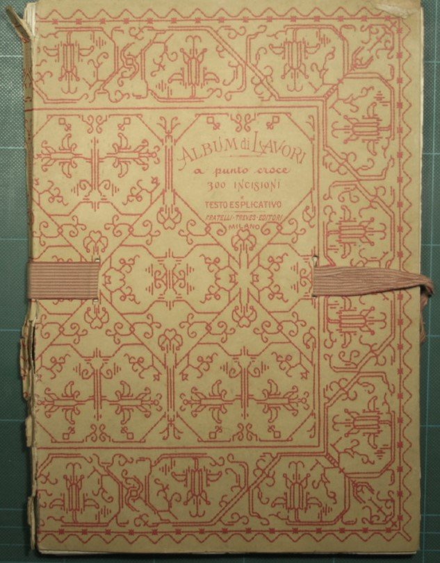 Album di lavori a punto croce