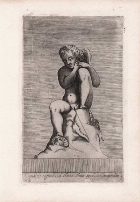 Cupidinis cogitabundi stantis statua apud nobilem quendem