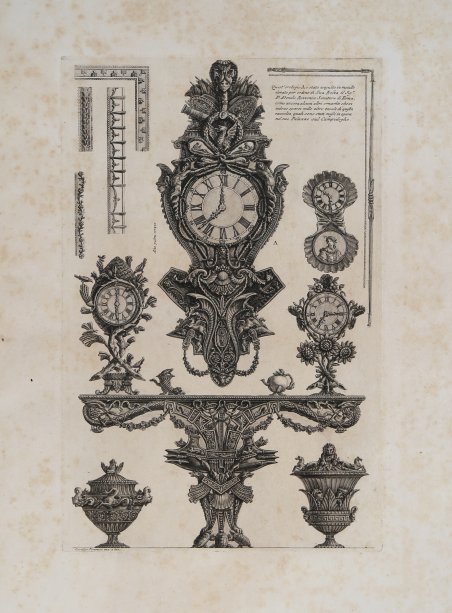 Mobili, tra cui un orologio disegnato per il Senatore Rezzonico