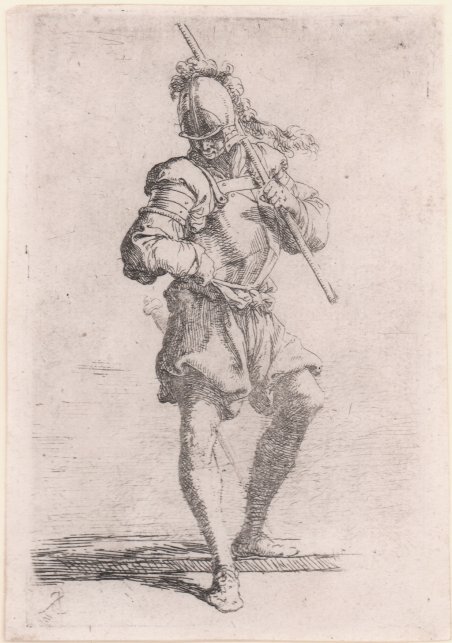 Soldato che guarda per terra