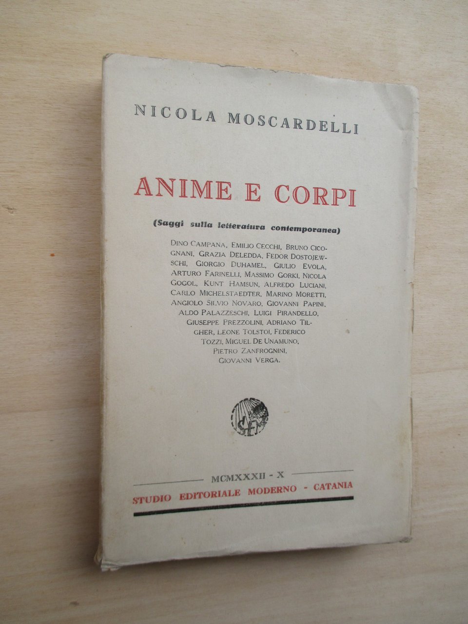 Anime e corpi ( Saggi critici sulla letteratura contemporanea ).