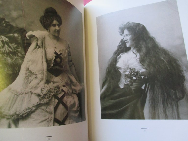 Donna. " La Belle Époque " nella Sala di Posa …