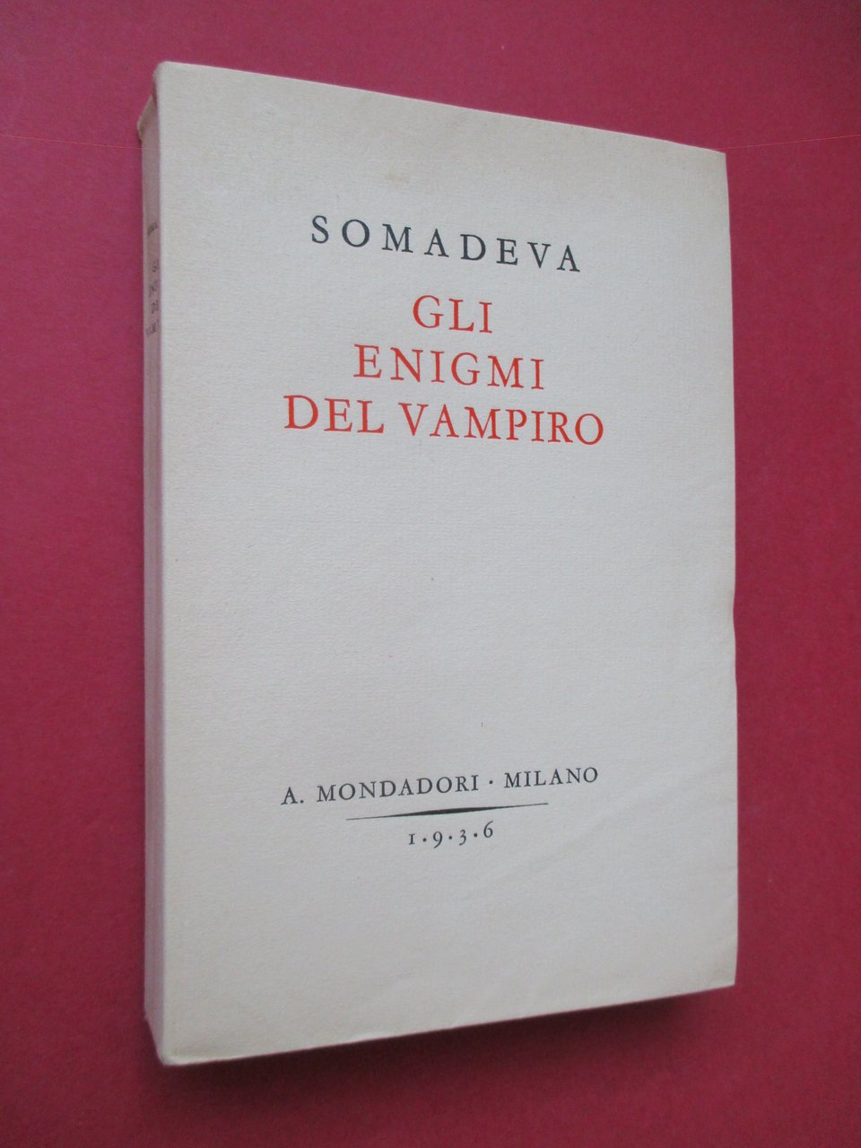 Gli enigmi del vampiro. Rifacimento italiano di Mary Tibaldi Chiesa.