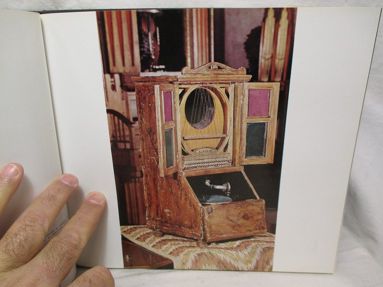 Guida introduttiva agli strumenti musicali meccanici. Collezione Marino Marini.