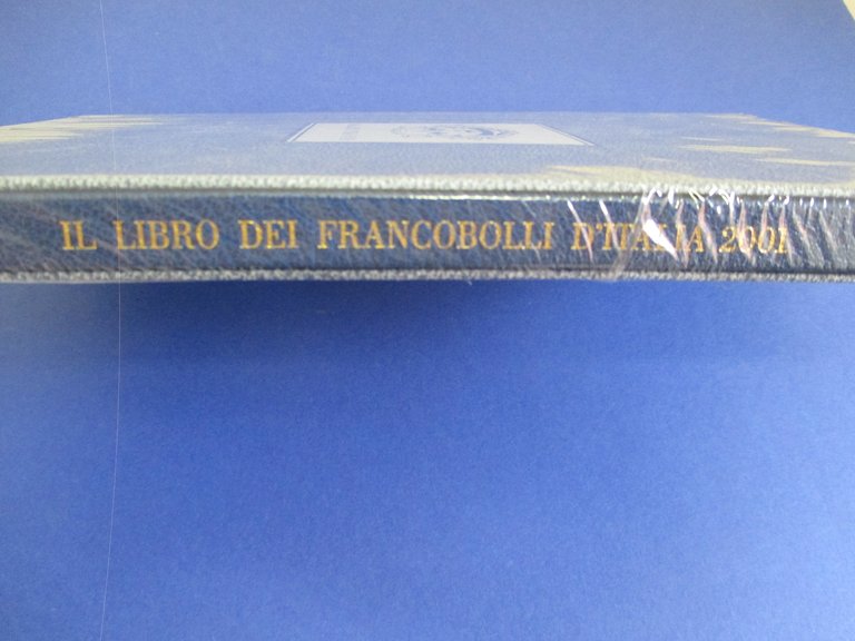 Il Libro dei Francobolli d'Italia. Valori Postali 2001.