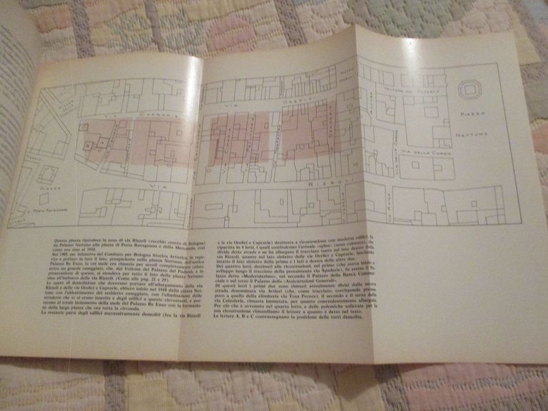 Vecchio e nuovo nel centro di Bologna.