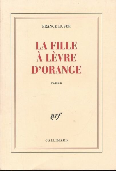 La fille à lèvre d'orange