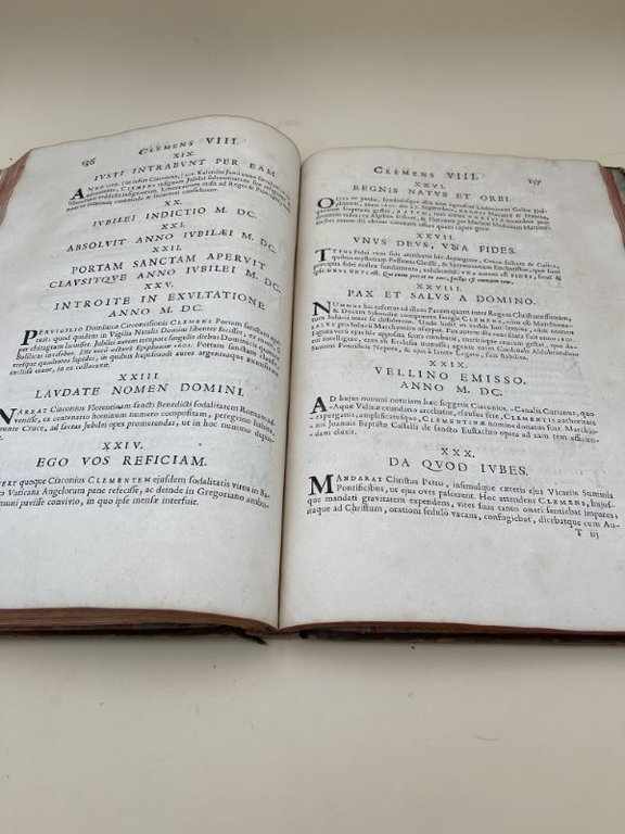 Historia summorum pontificum a Martino V. ad Innocentium XI. per …