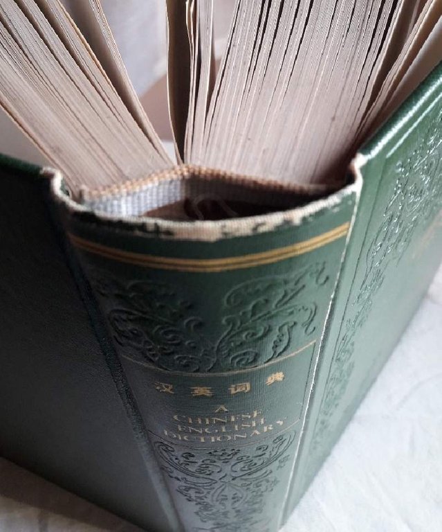 A CHINESE -ENGLISH DICTIONARY( 1978)