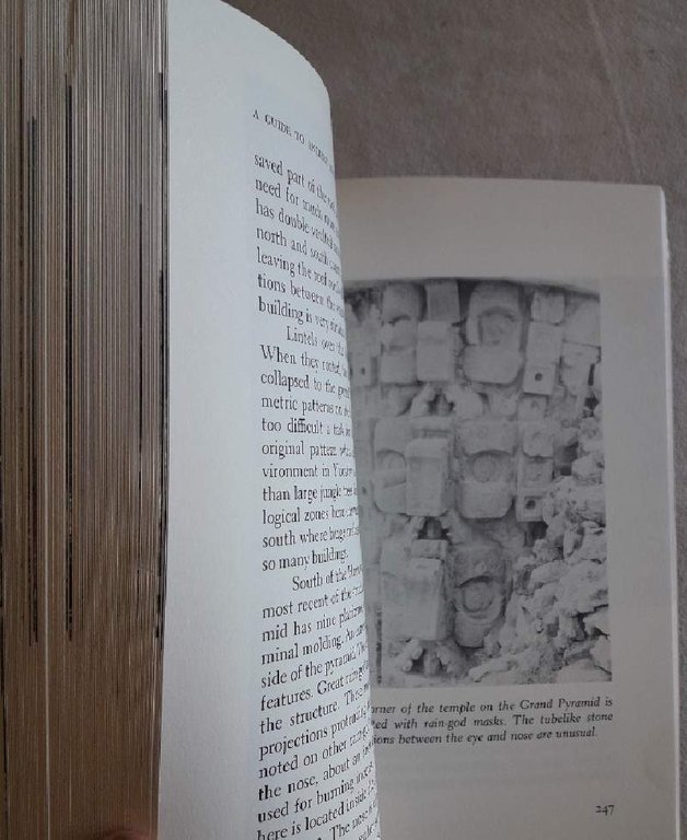 A GUIDE TO ANCIENT MAYA RUINS(1975)