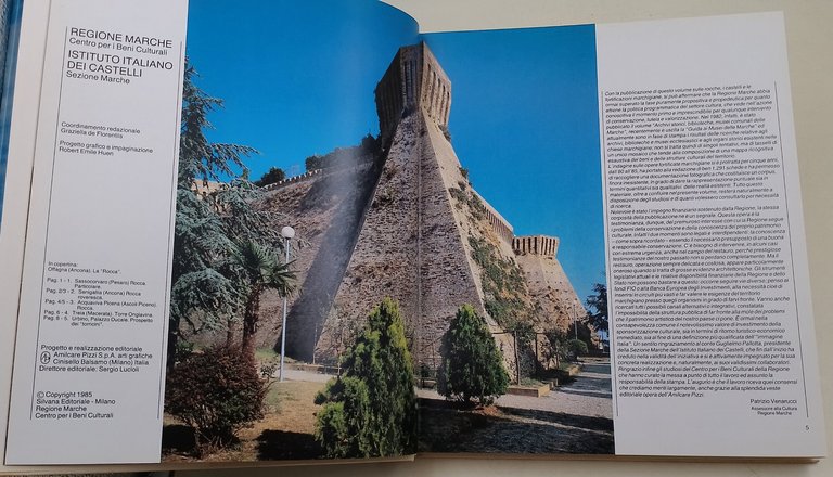 Architettura fortificata nelle Marche-Mura torri rocche castelli