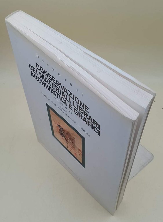 CONSERVAZIONE DEI MATERIALI LIBRARI ARCHIVISTICI E GRAFICI- VOL I- (1996)