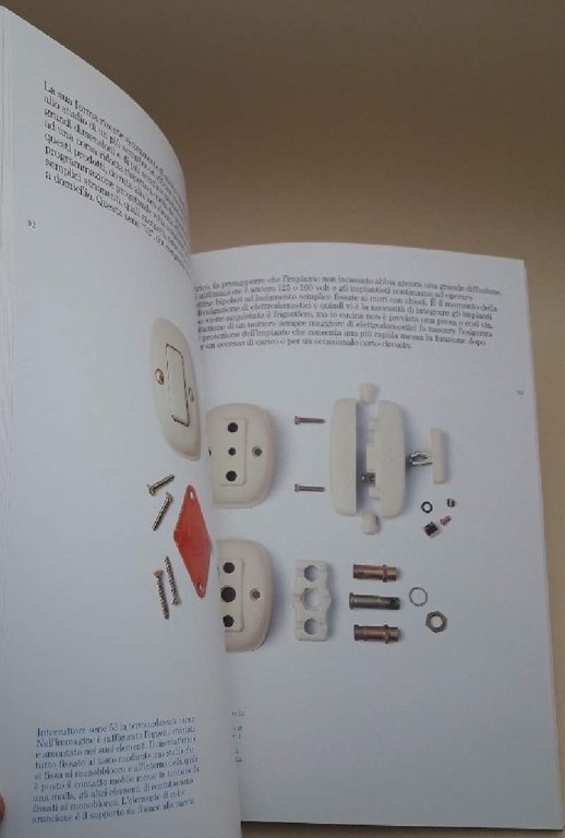 ELETTRICITA' - STORIA, SIGNIFICATO E DISEGNO DI UN PRODOTTO INDUSTRIALE(1988)