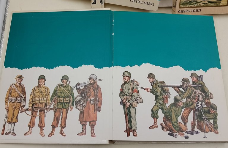 L'uniforme et les armes des soldates de la guerre 1939-1945- …