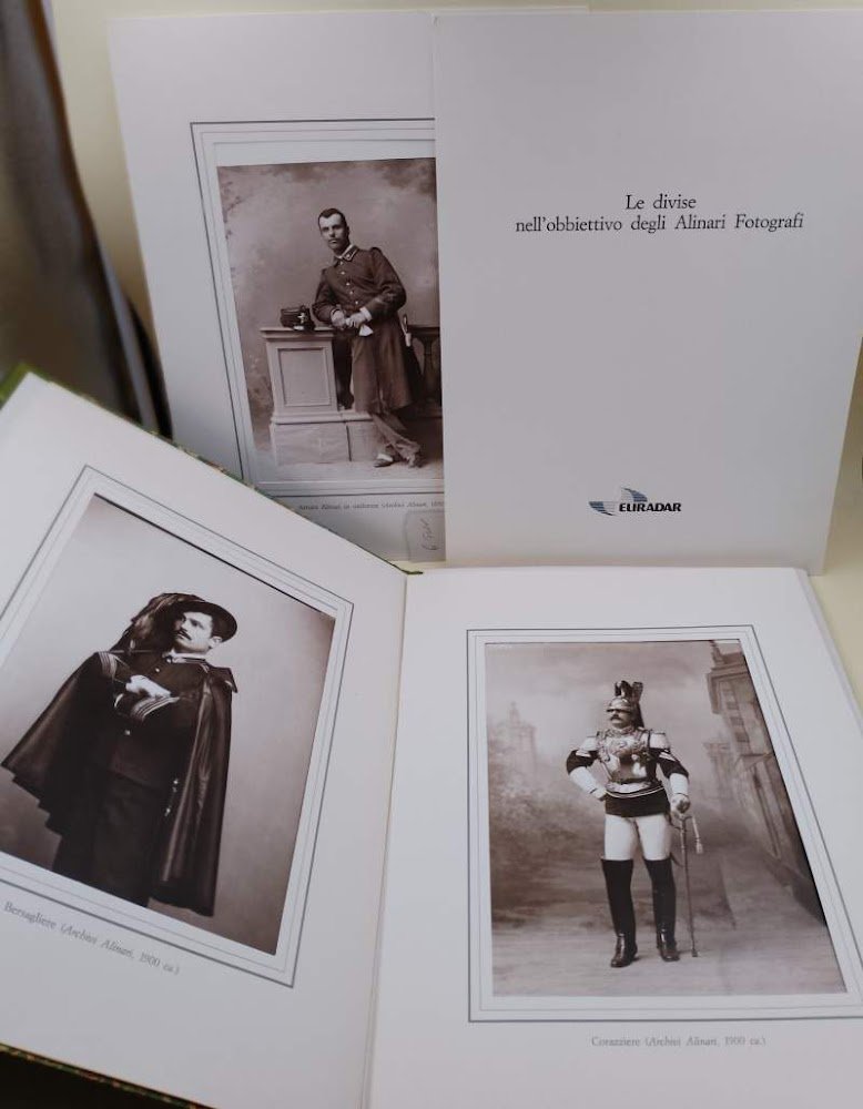 LE DIVISE NELL'OBBIETTIVO DEGLI ALINARI FOTOGRAFI(ANNI '80'90)