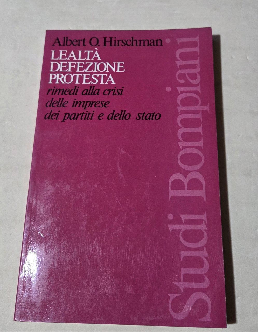 Lealta' defezione protesta | Immagine principale