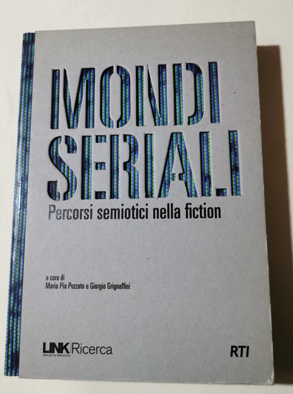 Mondi seriali : percorsi semiotici nella fiction