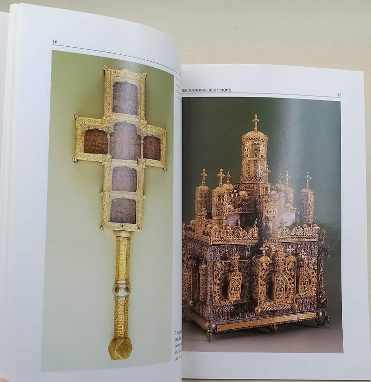 OBJECTS DE CULTE DU FONDS DU MUSEE NATIONAL HISTORIQUE( 1995)