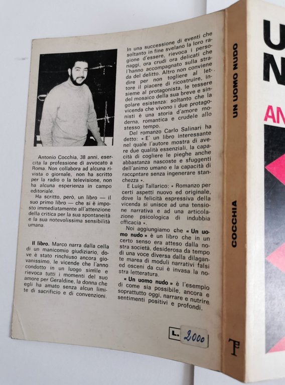 Un uomo nudo