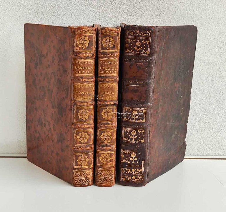 Memoires sur l'ancienne chevalerie, consideree comme un etablissement politique et …