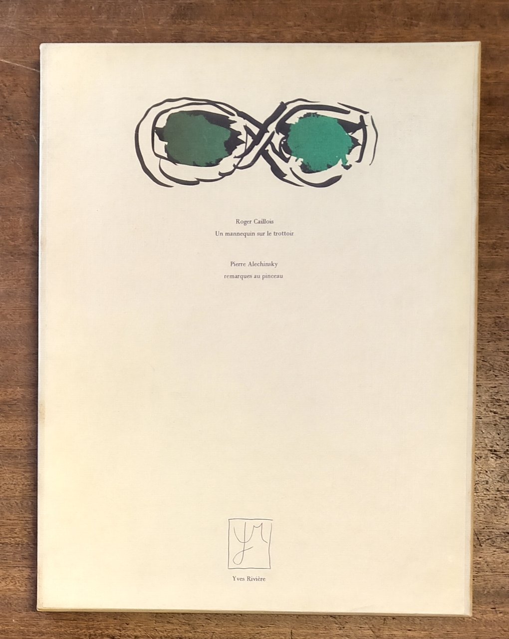 UN MANNEQUIN SUR LE TROTTOIR - REMARQUES AU PINCEAU