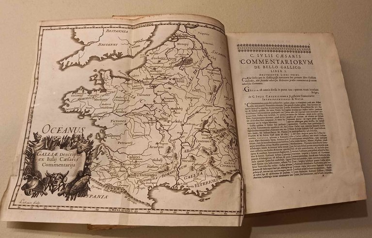 C. JULII CAESARIS QUAE EXTANT, INTERPRETATIONE ET NOTIS ILLUSTRAVIT JOANNES …