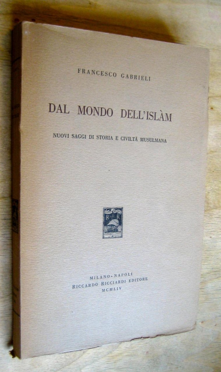 Dal mondo dell'Isl‡m. Nuovi saggi di Storia e civilta musulmana.